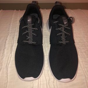 Nike Roshe One (Black)